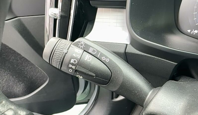 
								Volvo XC40 T3 163 Geartronic 8 Momentum 5 portes (juin 2020) (co2 165) full									