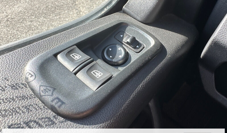 
								Renault Master III FG Tr GCF F3300 L2H2 dCi 135 full									