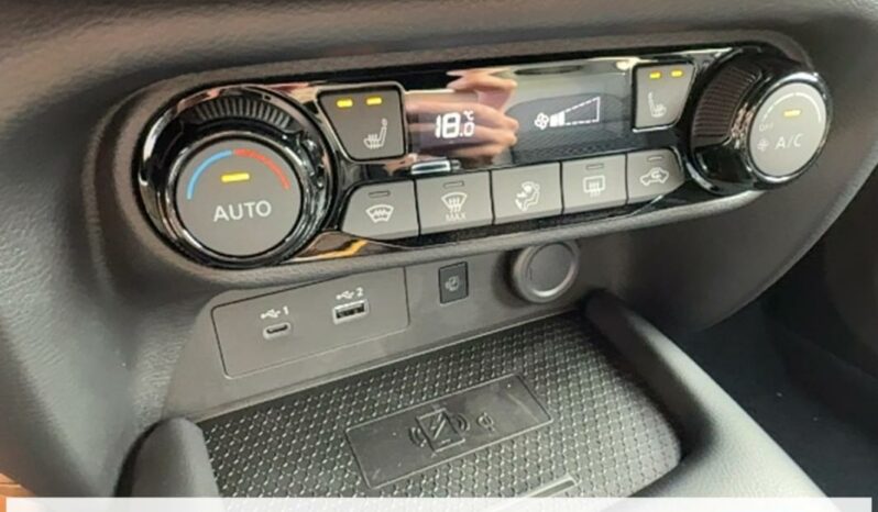 
								Nissan Juke II DIG-T 114 DCT N-Connecta full									